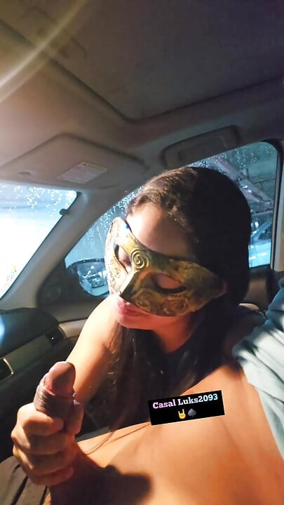 Eu chupei o pau grande do Uber