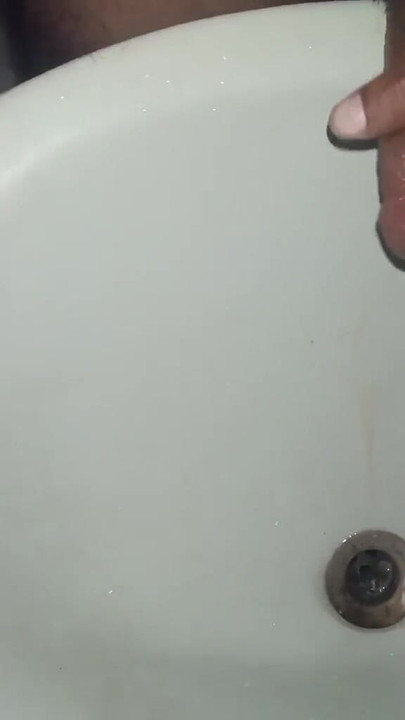 Mere lund se achanak pani nikla masrurbating karte hoey