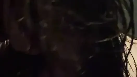 Harika götlü beyaz kız umumi banyoda mastürbasyon yapıyor