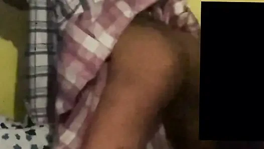 Худенькая внешняя студентка старый инструмент для средней школы