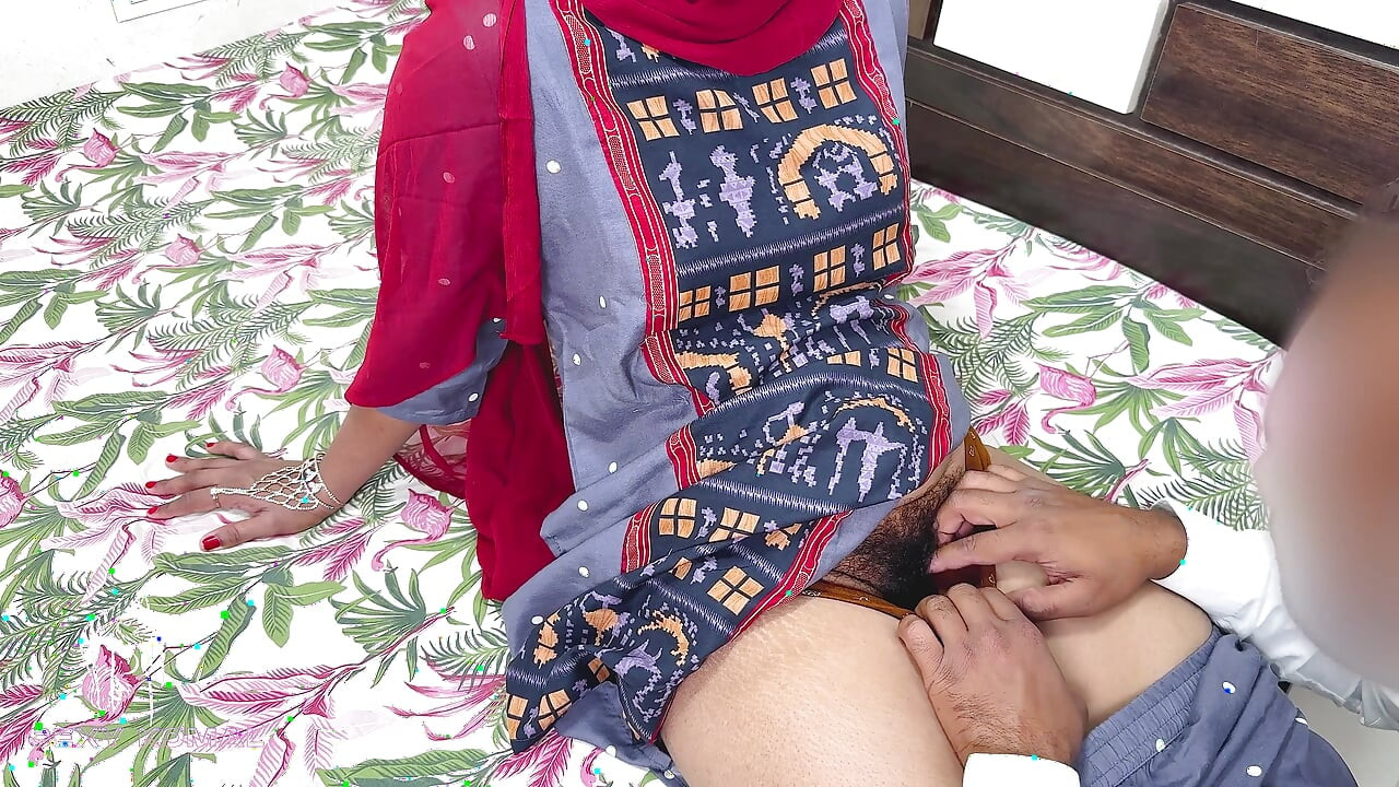 Komal's Neighbour Came to Ask for Sugar, but May Had Gone to the Toilet