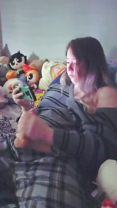 Trans dziewczyna masturbuje się porno