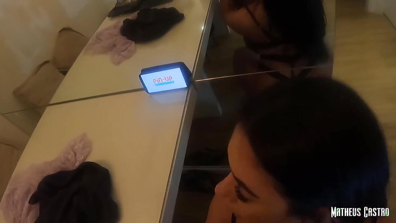שכרתי ברונטית עם תחת גדול שתבוא לדירה שלי