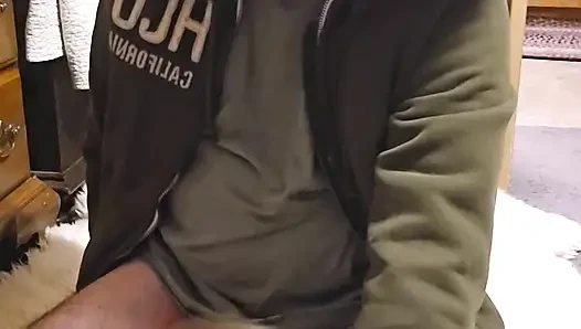 En sevdiğim kürklü kapüşonlu kız kürküme hizmet ediliyor. Makine
