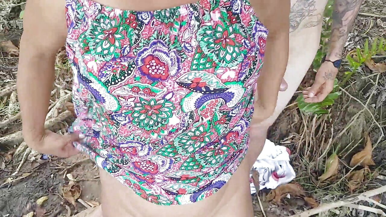 Νύμφη χύνει στο πουλί του πωλητή Rippi