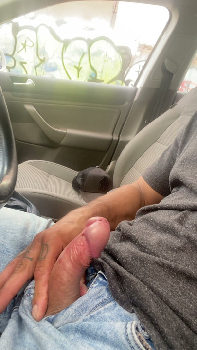 I'm jerking off in the car