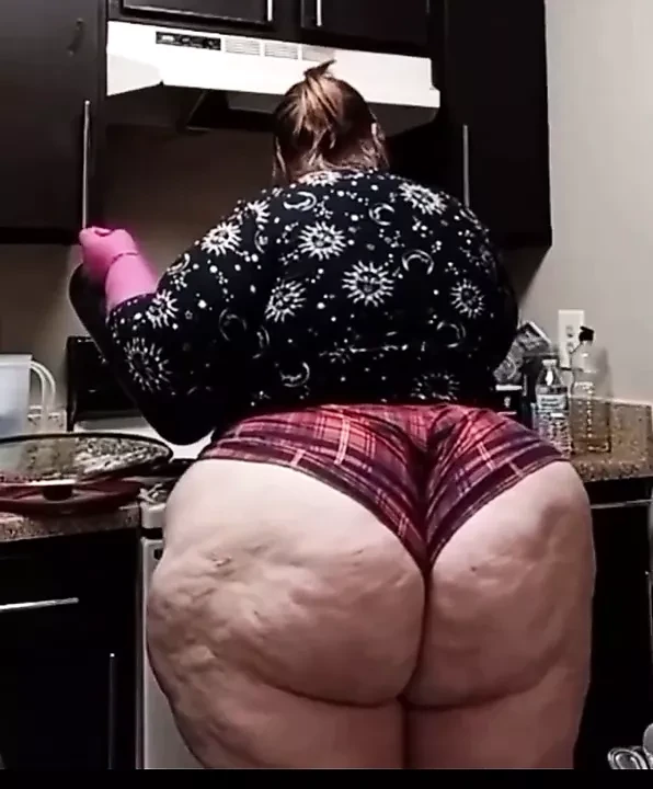 MASSIVE ASS in the KITCHEN