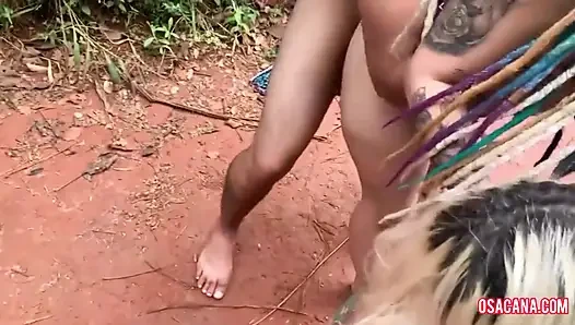 Kami bertemu dua gadis nakal di jalan
