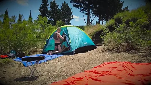 Gangbeng - Adam, İki Adamla Çadırda Zor Evlenmek İçin Anlaşıyor