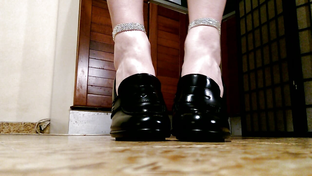 Posing in sexy heels loafers, barelegs and barefeet!