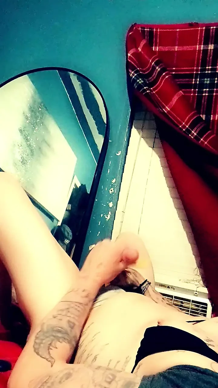 Траннидің мастурбация порносын қараңыз