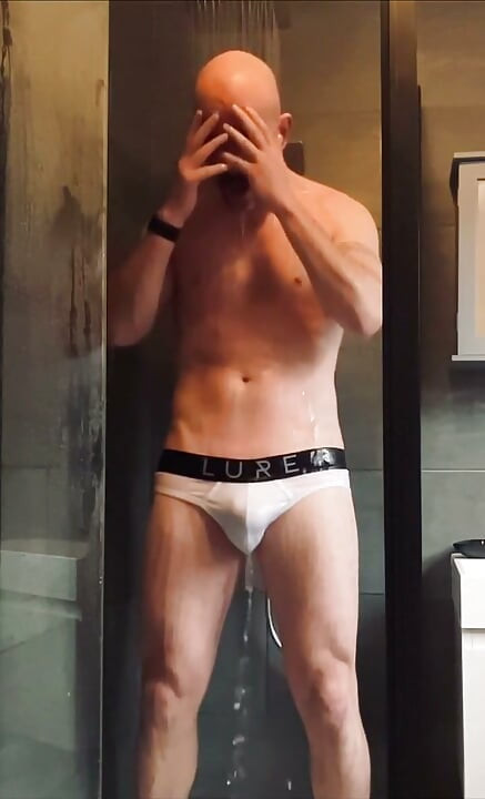 Who Likes Hot Guys in the Shower?