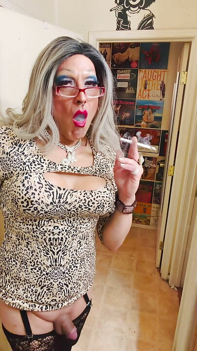17 Minute Marilyn Smoking Fetish Masturbation Cum