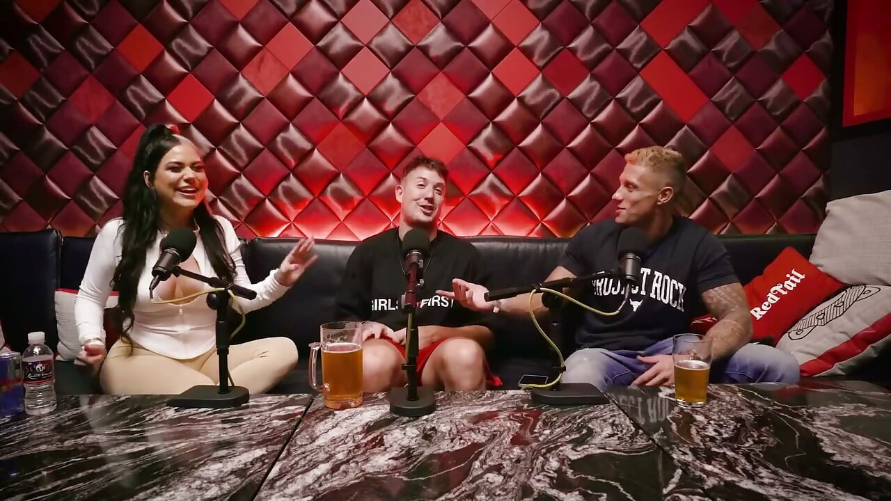 Karmen karma benutzt Speckfett als Gleitmittel