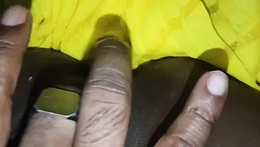 Sikilen üvey kız kardeş parmaklıyor ve sonra amcığını sikiyor bölüm 1
