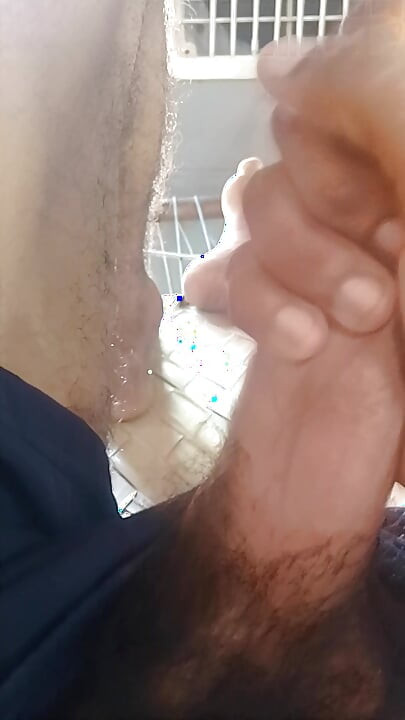 Dear friends, look at how I'm shaking the penis firmly.