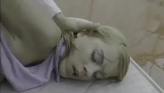 Jasmine rouge seks anal di bawah hujan