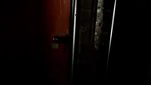 İri göğüslü Fransız sürtükler hapishanede fetiş lezbo sikişi yapıyor
