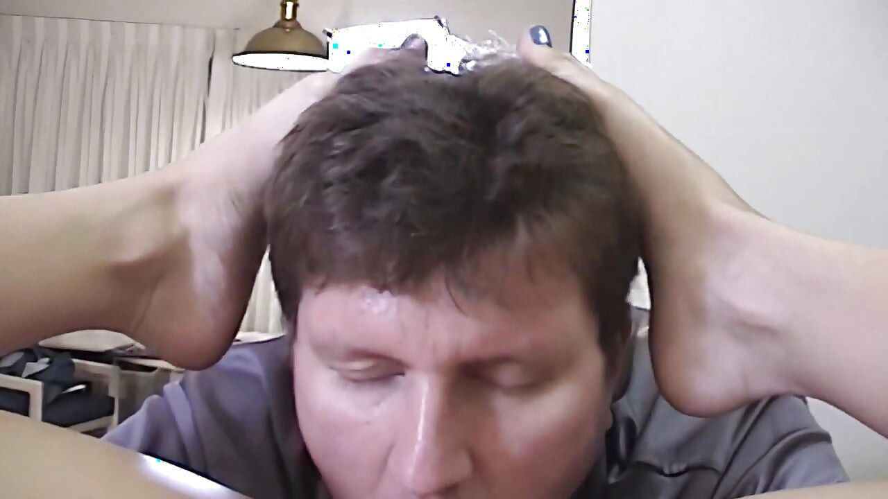 Солодку тінку облизує і трахає її збуджений вітчим!