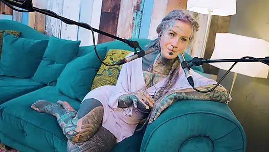 B hakkında konuşuyorum - bordem - asmr podcast sfw konuşuyor gotik sıska kız dreadlocks dövmeli model dövmeli kız