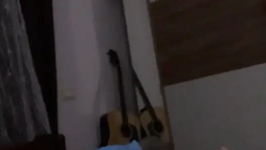 Enak banget waktu di tengah malam istrimu memutuskan ngasih aku aja! Dan mani muncrat yang indah!