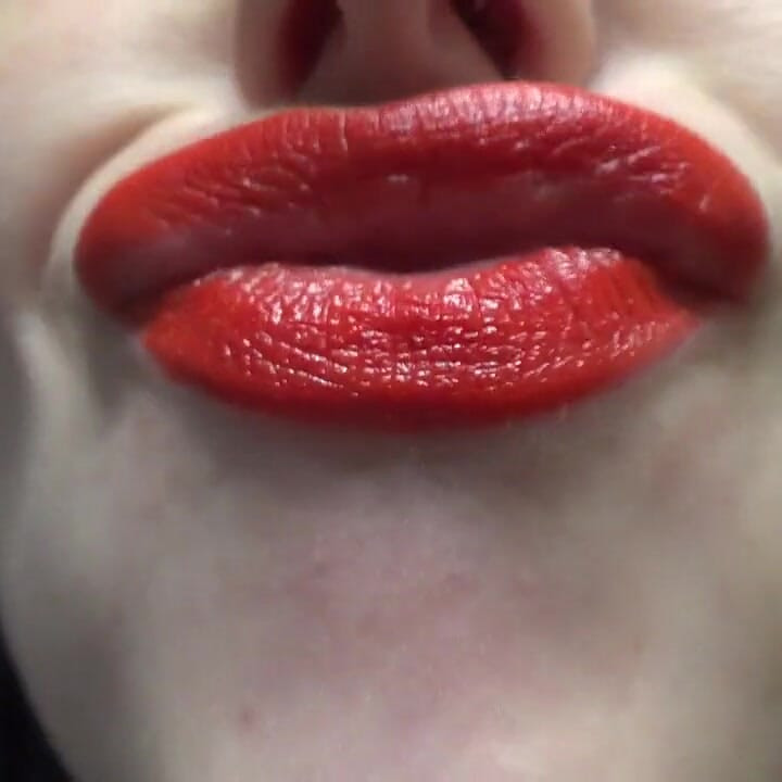 Kiss me baby! Red lipstick and big sexy lips fetish
