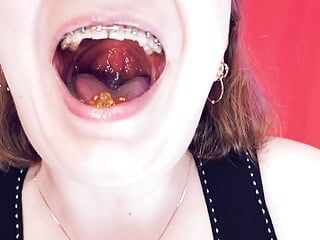 ASMR: zahnspange und kauen mit speichel und vore-fetisch SFW heißes video von Arya Grander