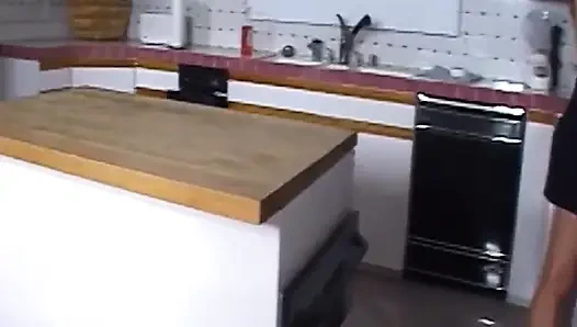 Azgın orta yaşlı seksi kadın yoğun amcık yeme ve sert sikişten ıslak