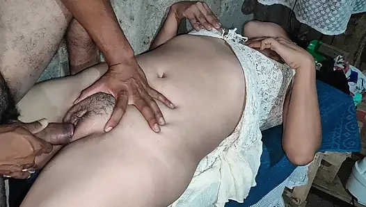 Üvey kız kardeşinin bakire amının içine inliyor ve Tamil India'nın xvideosunda ayrılıyor.