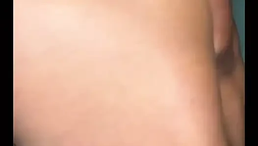 Развлекаюсь с моей киской на улице