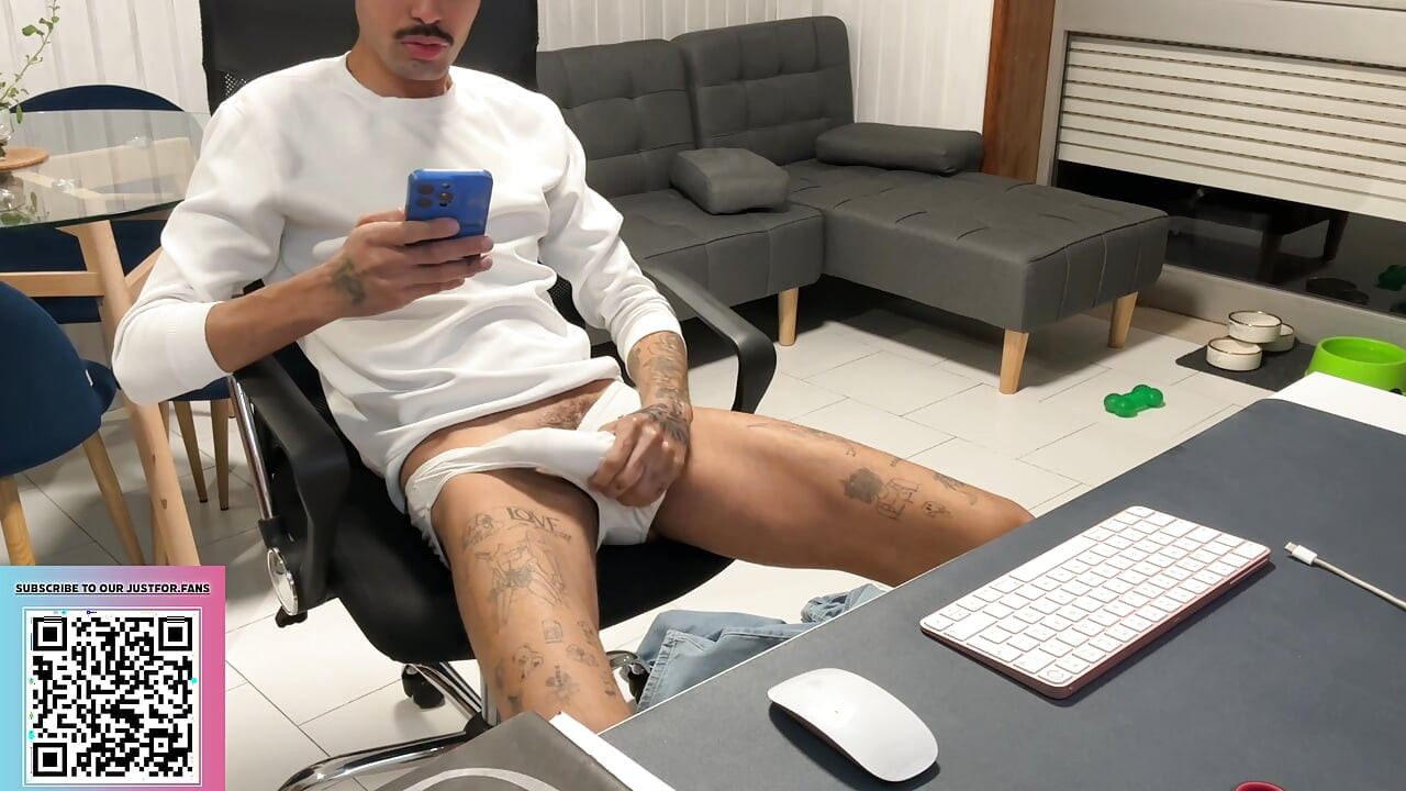 อยู่บ้านคนเดียว ฉันเงี่ยน ฉันเลยไปชักว่าวจนน้ําแตก