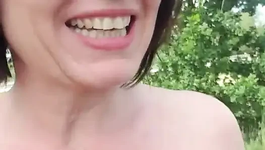 Gölde şırıngalarla sınırsız çıplak koşuşturma