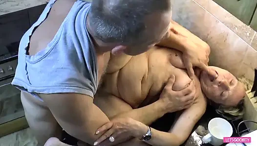 Ninenin mutfakta seksi