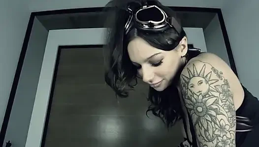 Vrcosplayx yaramaz hatun April Olsen enayi yumrukla sarışın seni çok derine almak istiyor bölüm 1