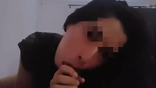 Большие сиськи, полные молока. Они трахают меня жестко и кончают на моих больших сиськах