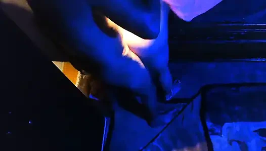 Hintli ateşli çift sikişiyor