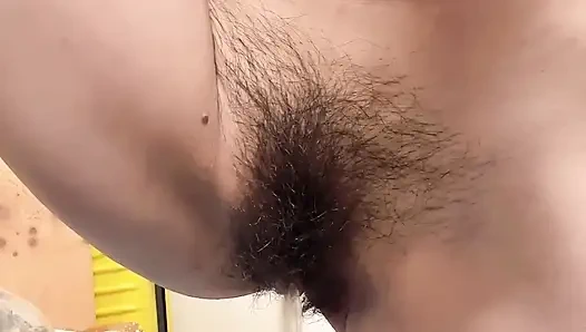 Hana si cewek seksi yang lagi kencing ini nggak sabar kencing!