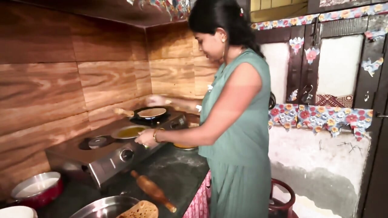 Sweety Bhabhi sex with Blinkit Delivery Boy, Full Hindi Video