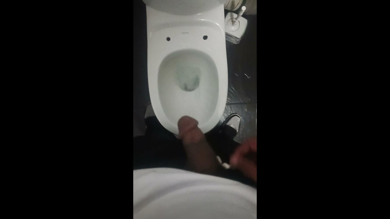 Solo Amateur Pissing - Real Bathroom Urination Closeup - 18+ Verified Creator