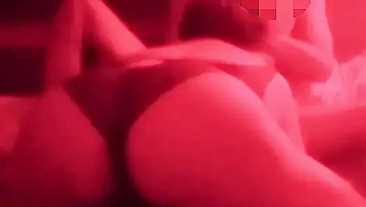Istri panas berkencan saat suaminya pergi.