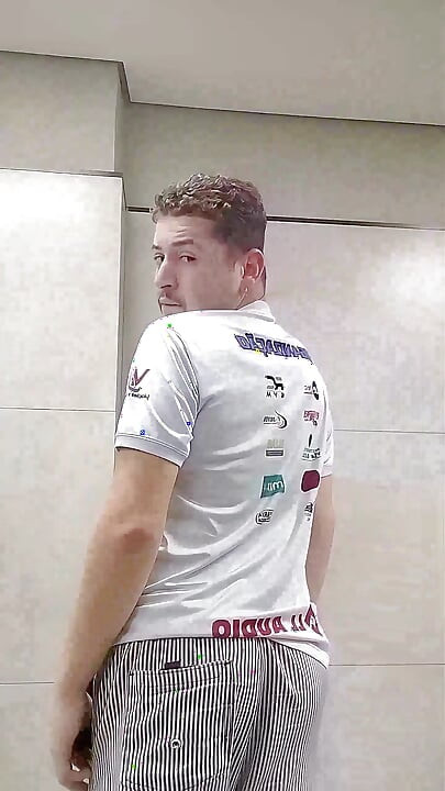 Quase Fui Pego Pelo Vigilante Me Exibindo No Banheiro Publico