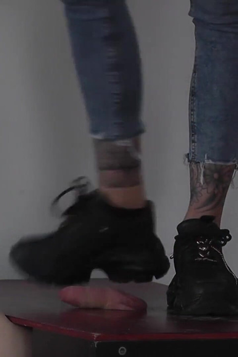 Mistress Cleo Happy Finishing Crush!