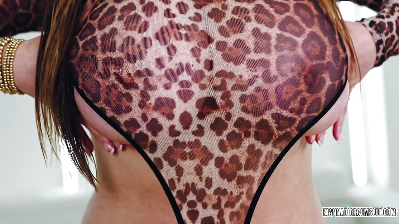 קיאנה דיור לאופרד POV פנים עם ג'וני דארקו