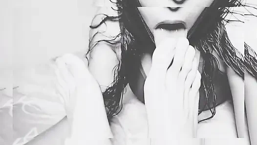 It feels so good to lick her feet.