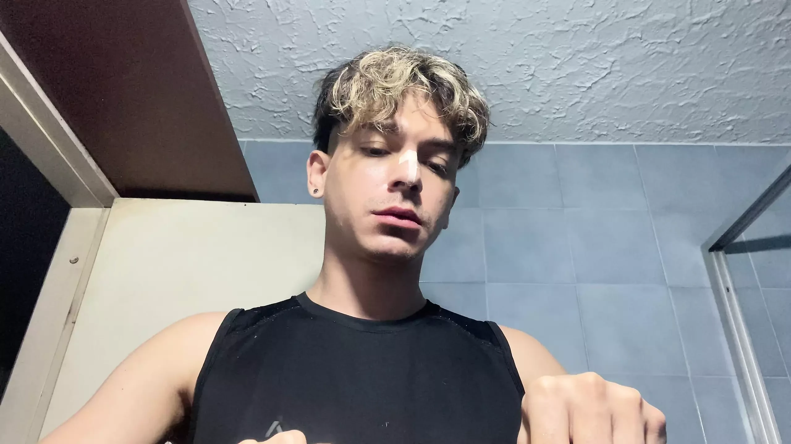 ANNDI NOVI MODEL BROŠIRA SVOJU TINEJDŽERKU
