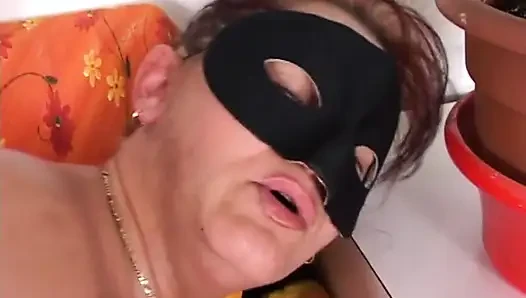 Милфа лижет, милфа трахается, милфа трахает пальцами