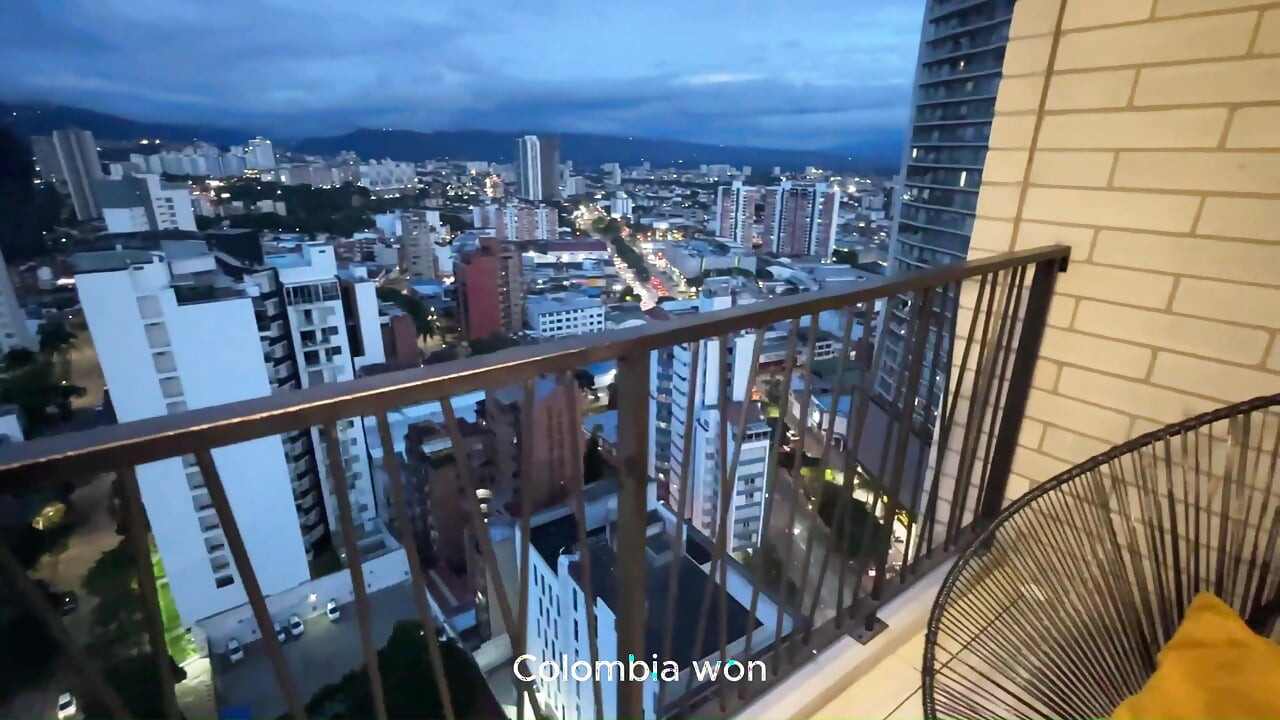 Người Colombia gợi cảm đụ bạn thân của bạn trai, âm hộ hồng hào ướt át của cô ấy muốn xuất tinh! Devil Khloee & Milan Rodriguez