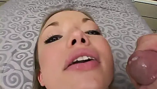 Ateşli sarışın canavar bir yarak alıyor