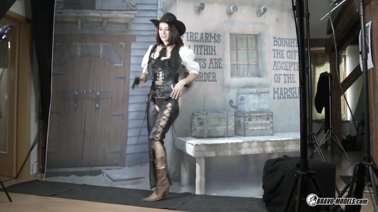 Victoria Daniels - 404 - Фотосессия за кулисами