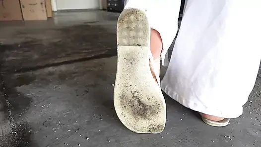 Clean My Disgusting Sandal!